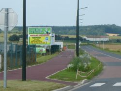 0_voie douce pietons et cyclistes zone commerciale